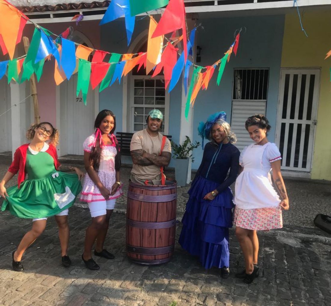 [La Fúria grava clipe inspirado na Turma do Chaves]