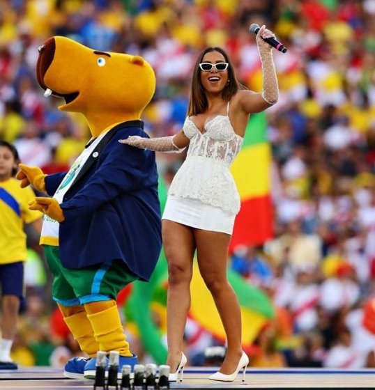 Anitta brilha no show de encerramento da Copa América