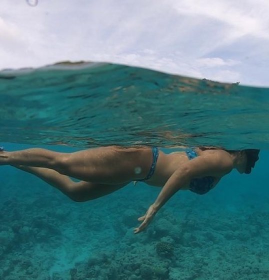 Ivete Sangalo exibe boa forma durante viagem pelas Maldivas Ivete Sangalo exibe boa forma durante viagem pelas Maldivas