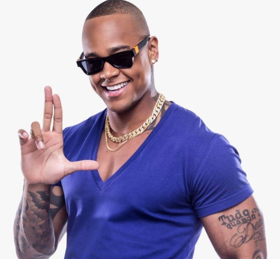 [Tardezinha anuncia Léo Santana como participação especial]
