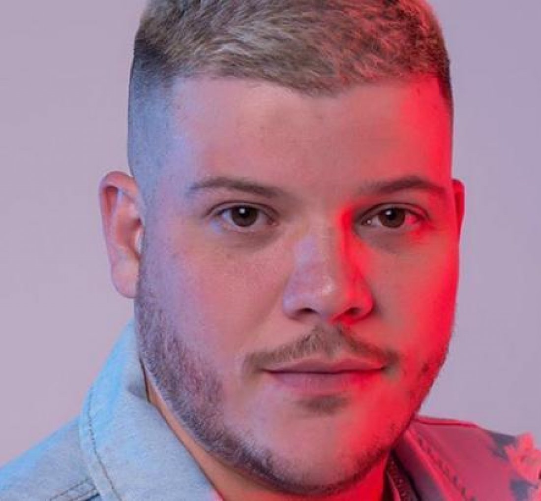 [Mãe de Ferrugem chora e diz que filho foi discriminado por ser branco]
