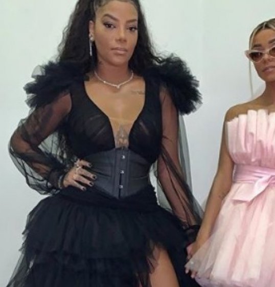Seguidora ofende Ludmilla em rede social e cantora responde à altura Seguidora ofende Ludmilla em rede social e cantora responde à altura