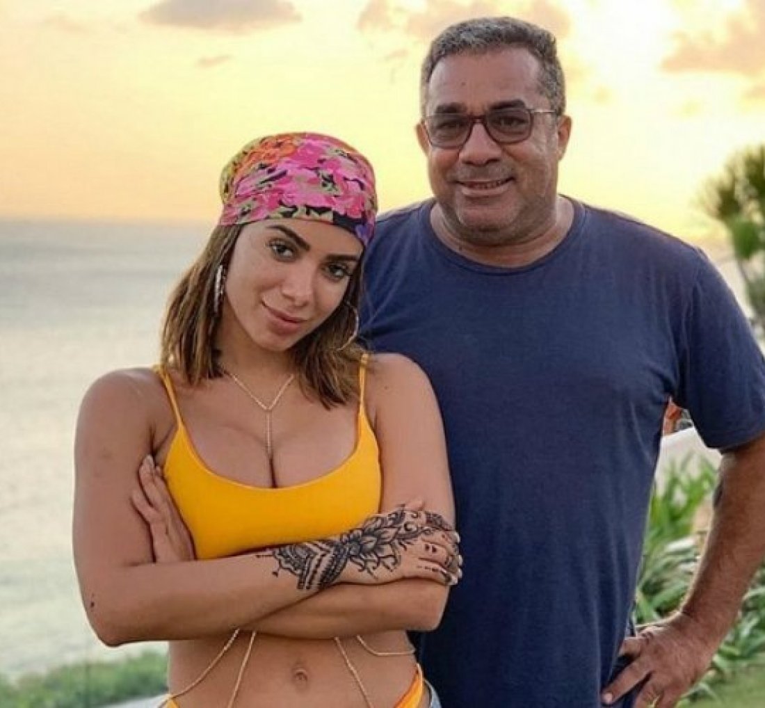 [Pai de Anitta desabafa após cantora receber críticas na web e cogita cancelar Instagram]