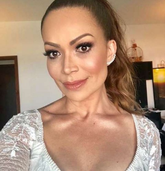 Solange Almeida recebe alta após internação emergencial Solange Almeida recebe alta após internação emergencial